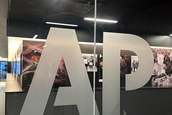 Despite a court order, the White House prohibits the Oval Office event