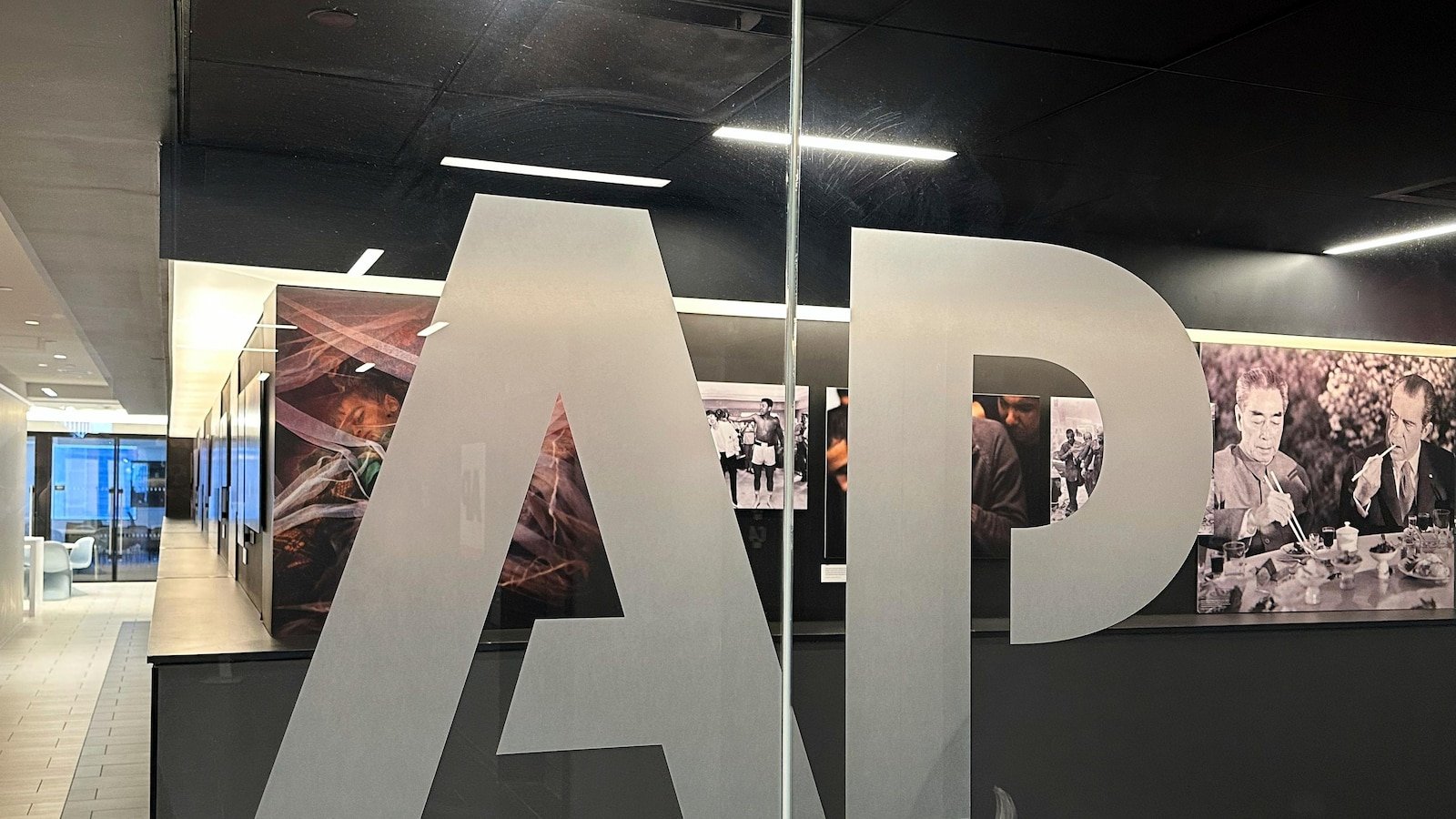 Despite a court order, the White House prohibits the Oval Office event