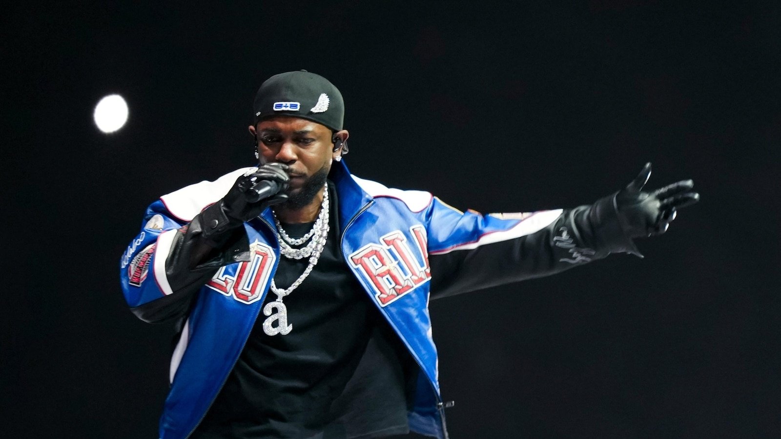 Drake complains about the performance of the Super Bowl 'No Like Us' by Kendrick Lamar in new defamation claims