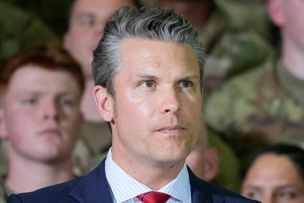 Hegseth receives a public support show from Trump during his 100 -day trip