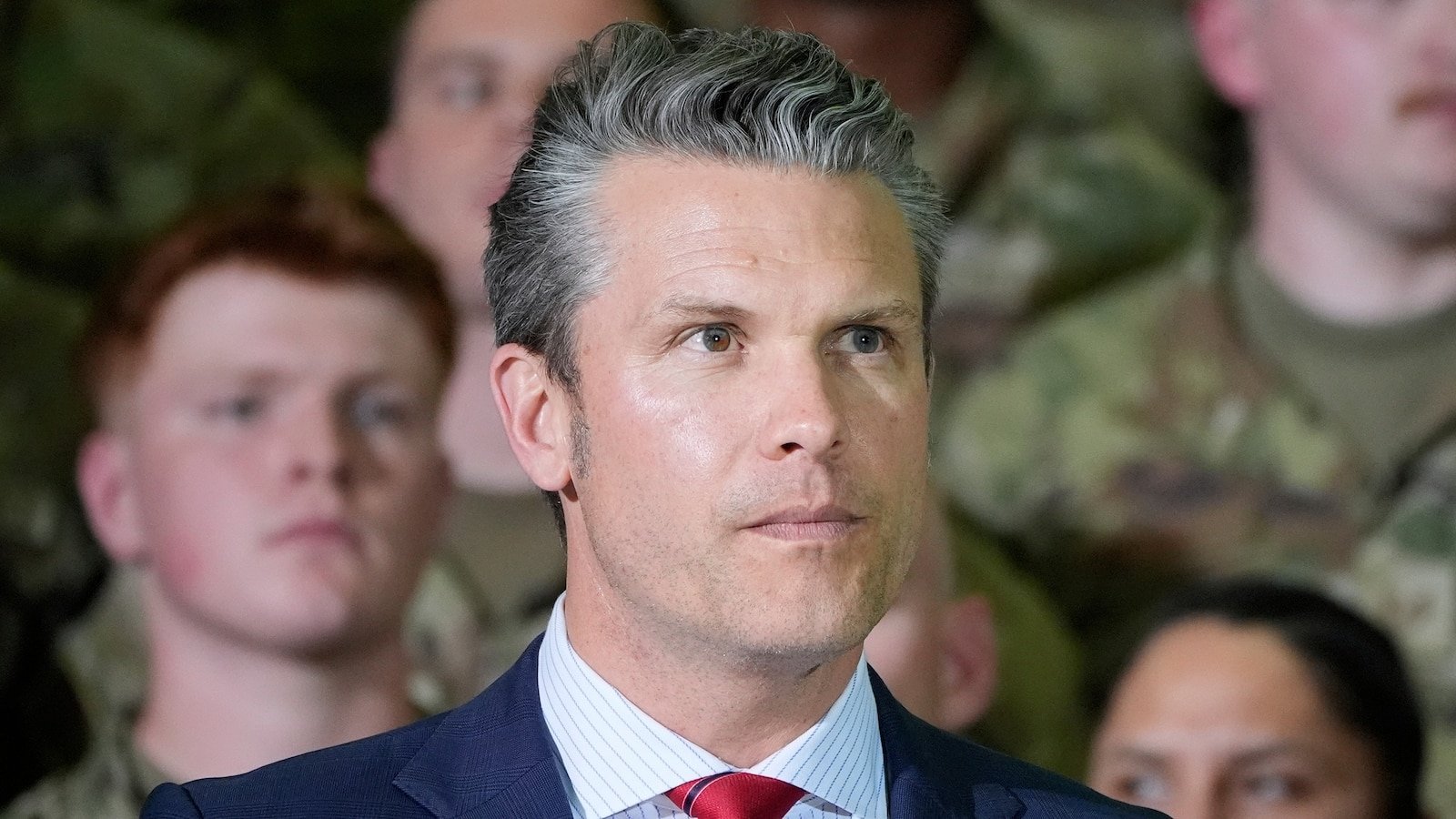 Hegseth receives a public support show from Trump during his 100 -day trip