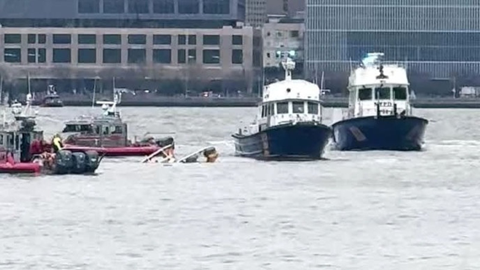 Helicopter crashes in the Hudson River in New York City, the 6 on board killed: Fuentes