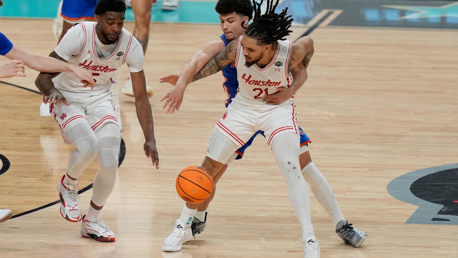 Houston on the wrong side of a sandy and ugly ending against Florida in the national title game