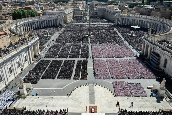 Key moments of Pope Francis's funeral while the mourners say goodbye to the late pontiff