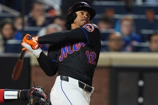 Lindor arrives at the first walk to Homer for Mets, a 250 race home, in 5-4 victory over the cardinals