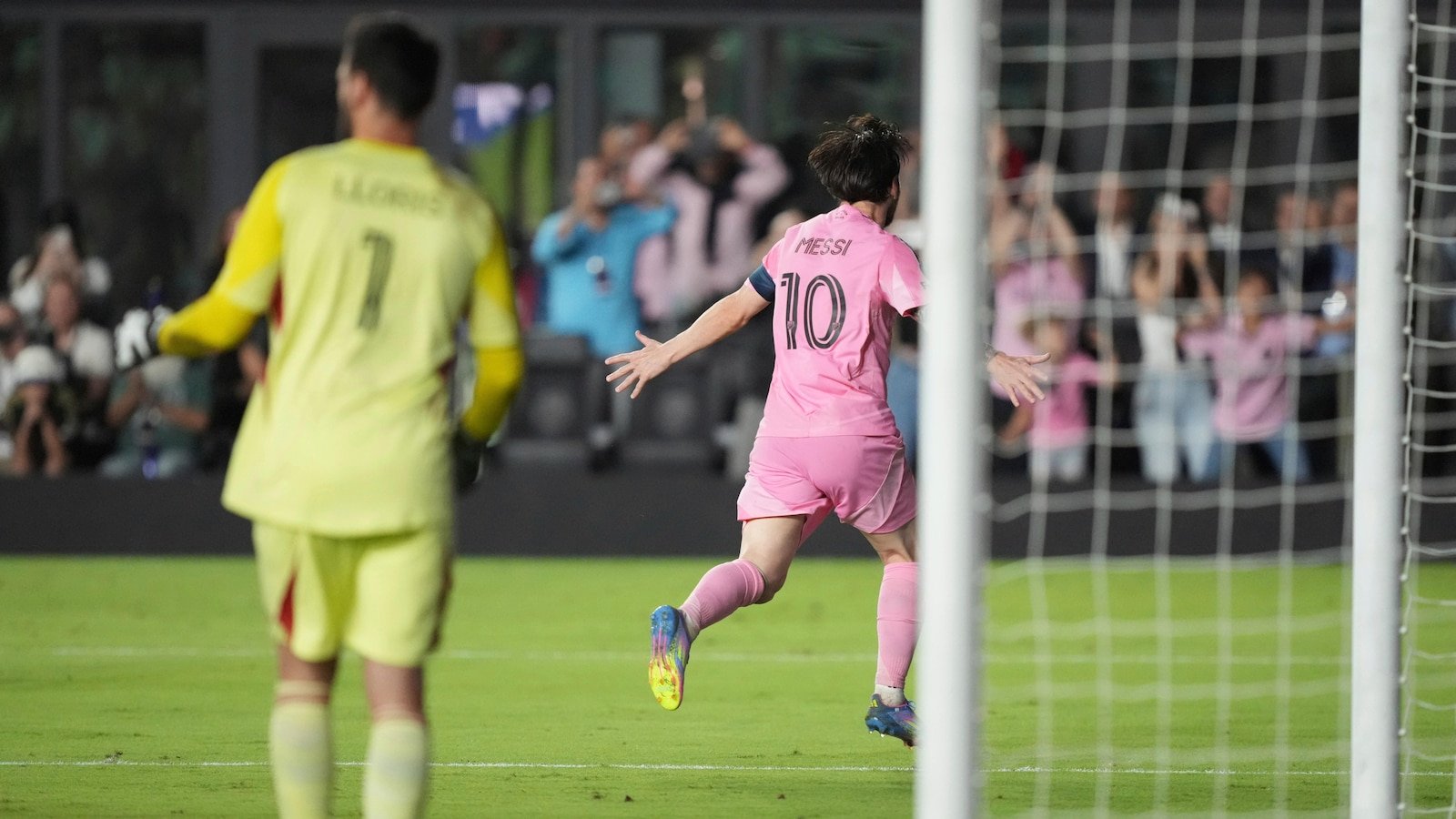 Lionel Messi and Inter Miami achieve a 3 goals rally to overcome LaFC and make semifinals