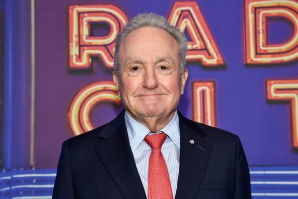 Live from London, it's Saturday night! SNL taking sketch comedy in the pond