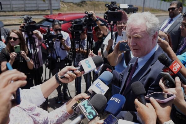 Maryland's senator, Van Hollen, gathers with El Salvador vice president in impulse for the liberation of Abrego García