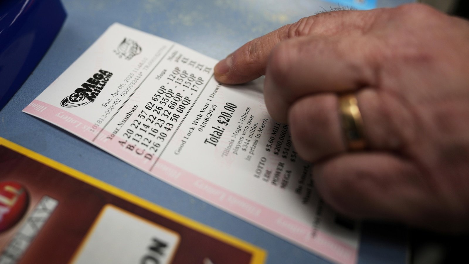 Mega Millions tickets increase to $ 5, but the lottery promises more giant boats