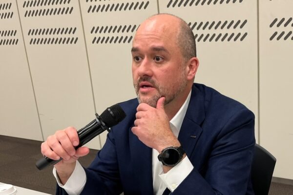 Nissan reviews its earning forecast with greater losses