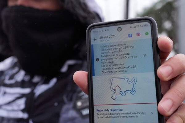 Orders to leave the country, some for American citizens, sow confusion among immigrants