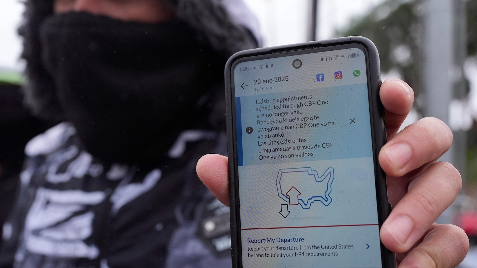 Orders to leave the country, some for American citizens, sow confusion among immigrants