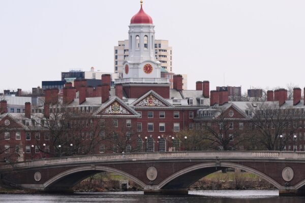 Police investigate the shooting on the Metro platform that took Harvard students to protect themselves in place