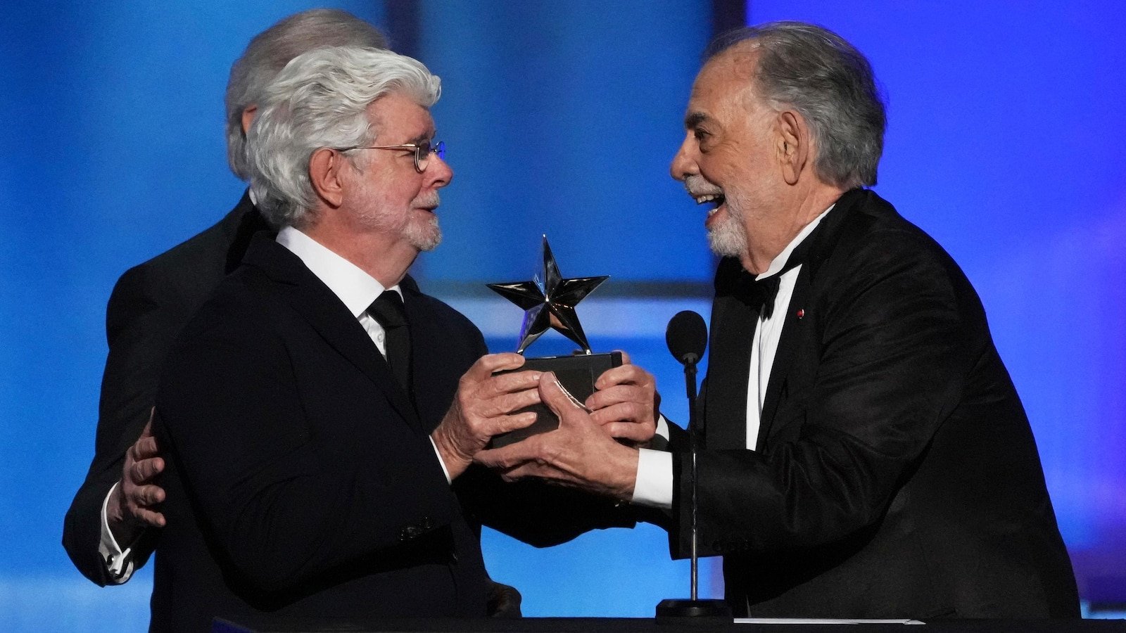 Spielberg, from Niro, Freeman Alabado Francis Ford Coppola while accepting the AFI Life Achievement Award