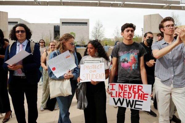 Students the closure of the protest education department in the 'hands of our schools'