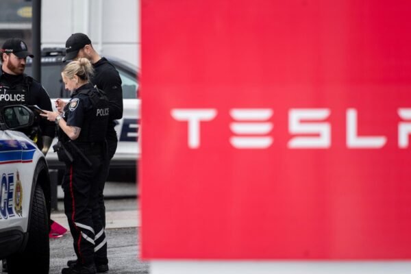 Tesla's sales fall 13% in the first quarter as a violent reaction of Elon Musk, aging models hurt demand