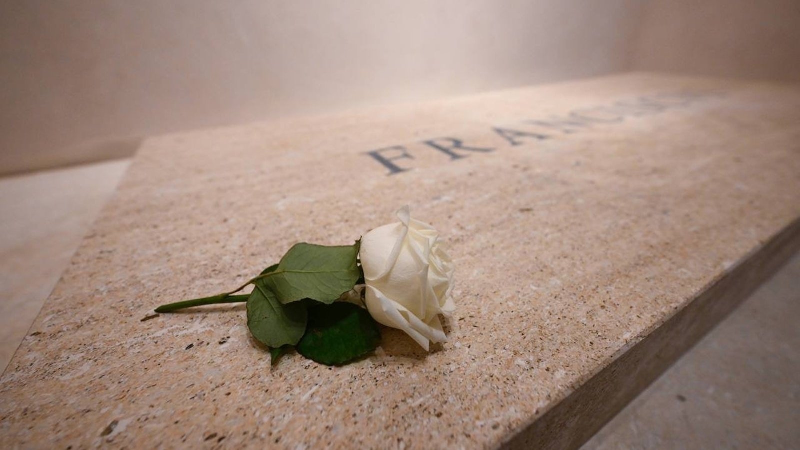 The Vatican releases photos of Pope Francis's tomb, since it opens for public visualization