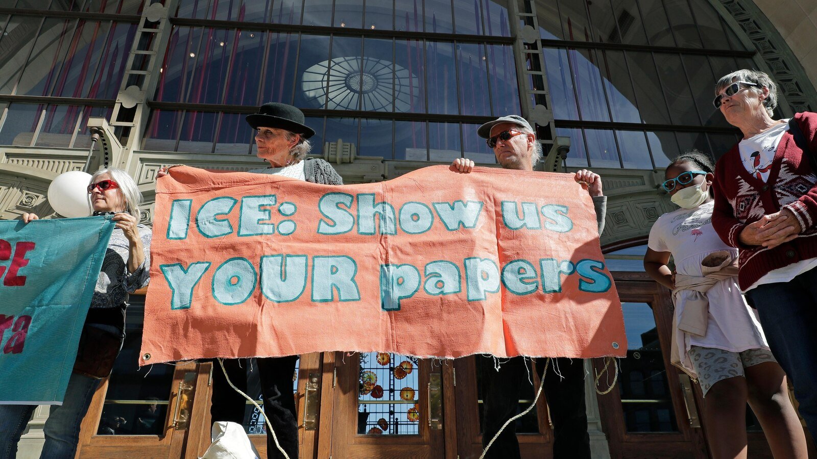 The fears of the racial profile swim on the registration policy for immigrants in the United States illegally