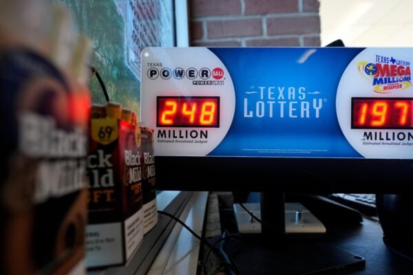 The main executive of the Texas Lottery resign as the scrutiny on the winners of the Mayor Prize intensifies.