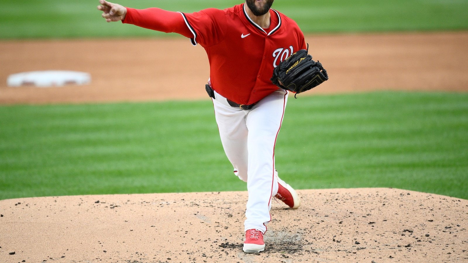 The nationals beat Arizona 5-4, Deal Corbin Burde