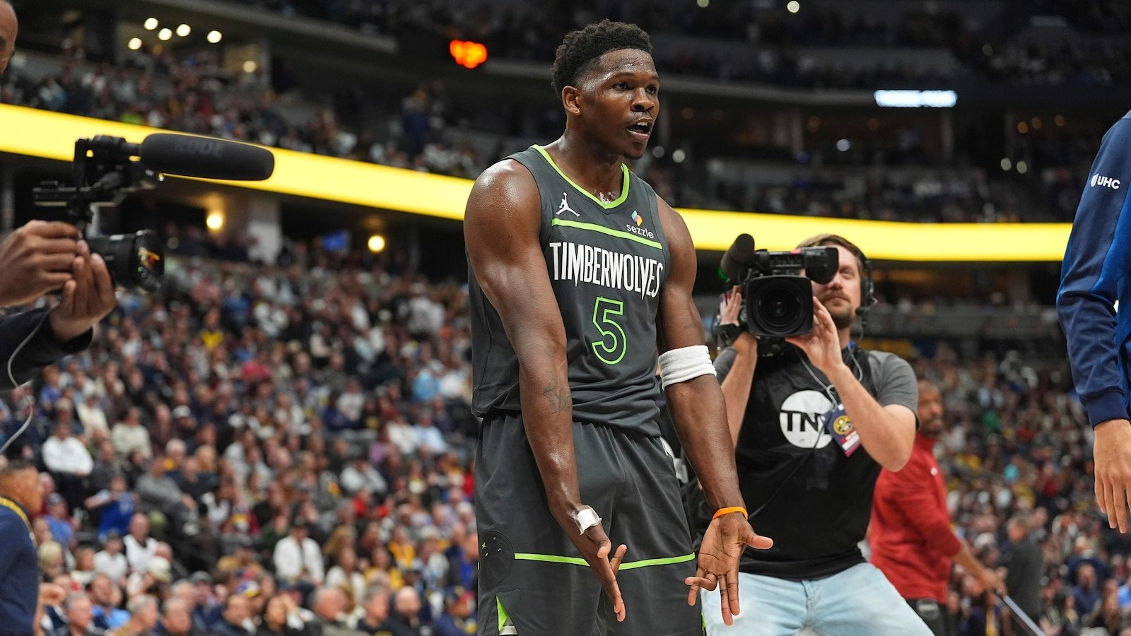 The sale of Timberwolves to Alex Rodríguez and Marc Lore will advance, says Ap Source