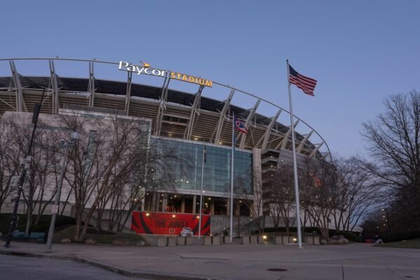 The search for the Cleveland Browns for a vaulted stadium begins an NFL fight for Ohio dollars