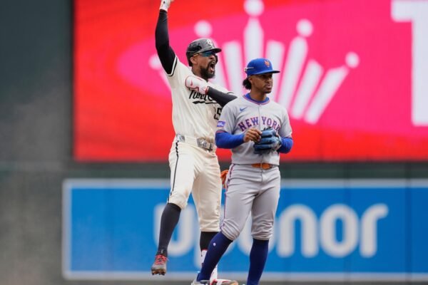 The twins take the Mets series with 4-3 Victoria in Ty France's single in the tenth entrance