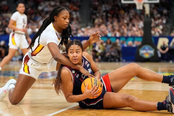 UCONN Domina Carolina del Sur 82-59 to capture its 12th title