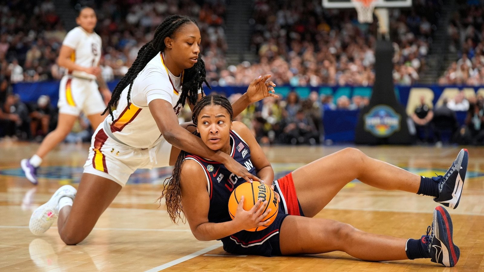 UCONN Domina Carolina del Sur 82-59 to capture its 12th title