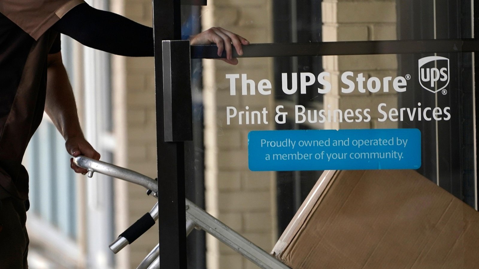 UPS to cut 20k jobs, close some facilities as it reduces Amazon shipments, handle