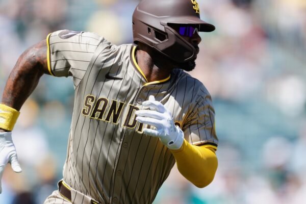 Vásquez, Bogaerts help short-hand parents to overcome Athletics 2-1, a profit series