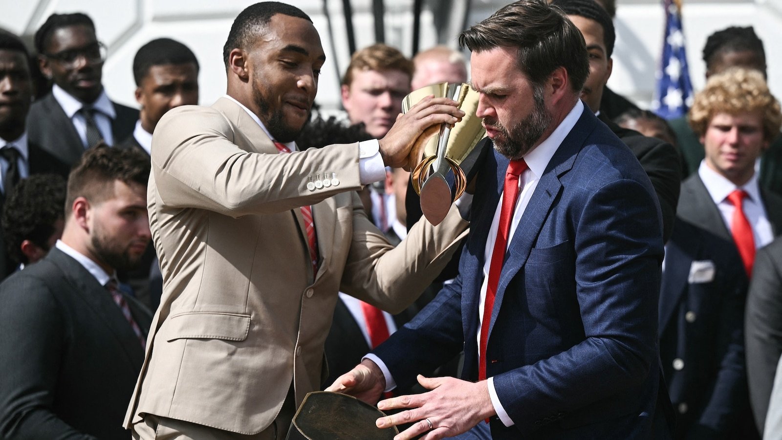 Vice President JD Vance Balbucea