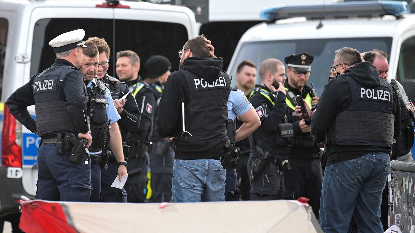 At least 12 people injured at the Hamburg train station stabbing, suspected of custody: authorities