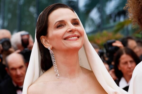 At the opening of Cannes, Robert De Niro calls Trump 'President of the United States'