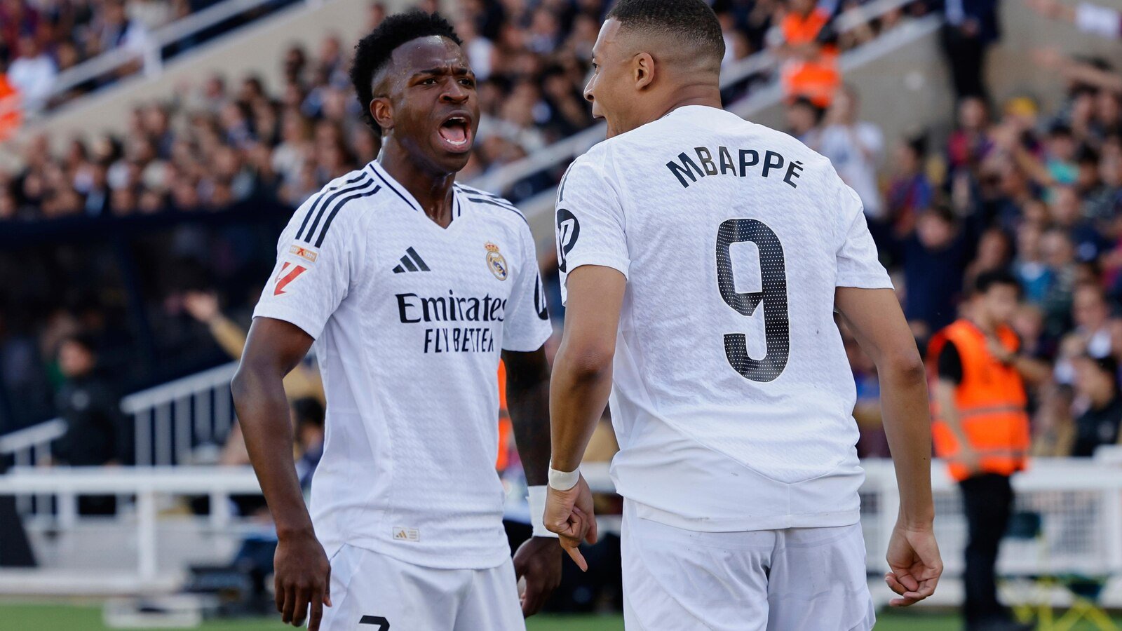 Barcelona Rallies to beat Real Madrid 4-3 despite Mbappé Hat Trick to approach the League title