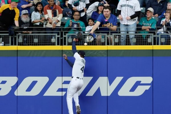 Bichette and Barger drive the blues at 6-3 Victoria back to the sailors