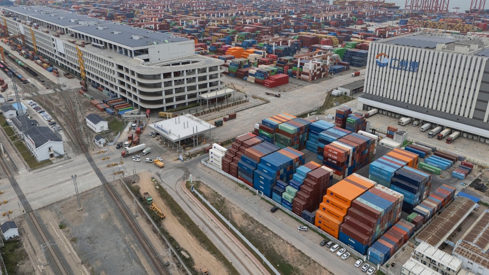 China says that it is evaluating the proposals of the United States for commercial conversations, but tariffs remain an obstacle