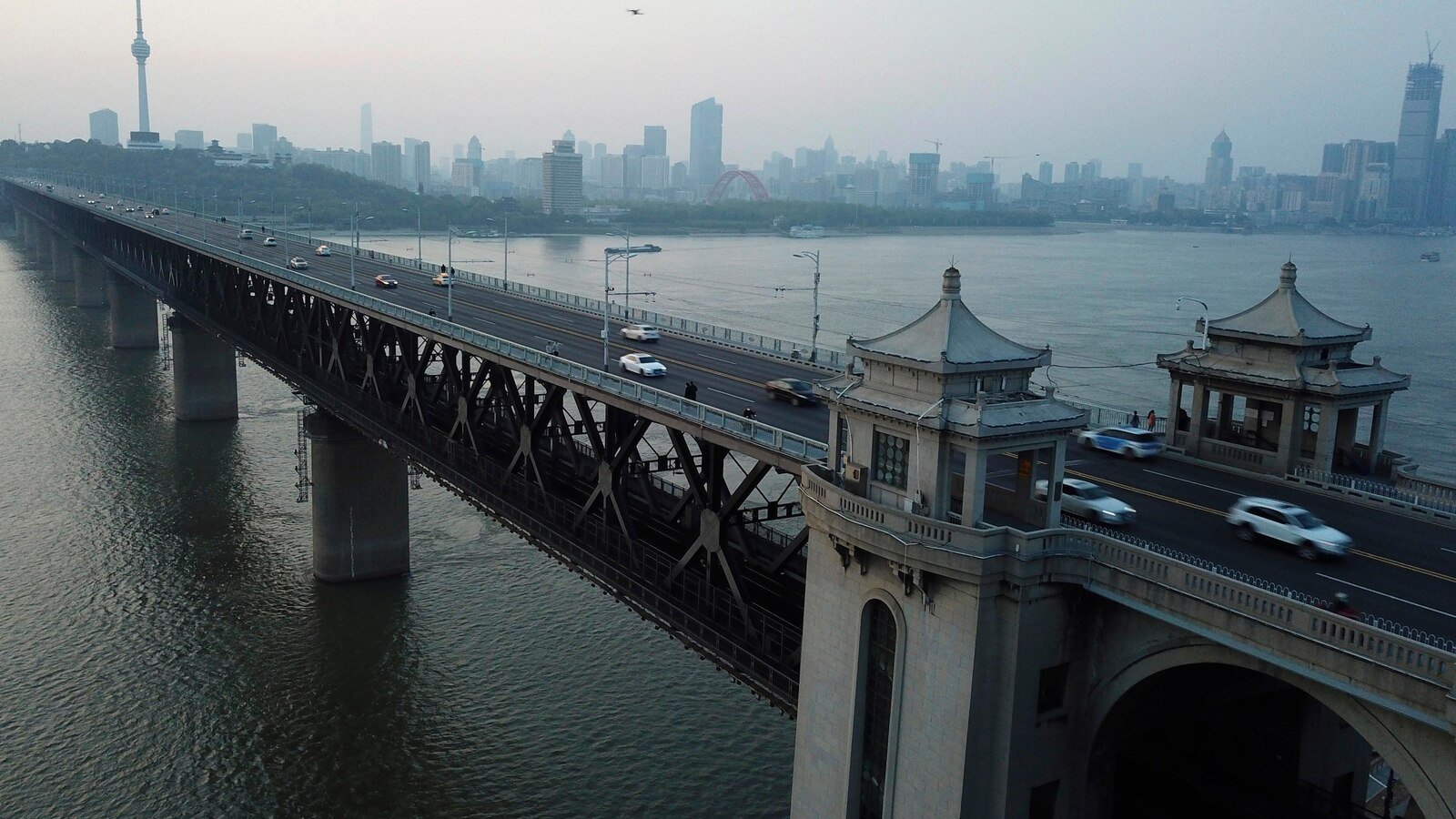 China's economy slows down in April when Trade War Blues reaches retail sales, housing, housing