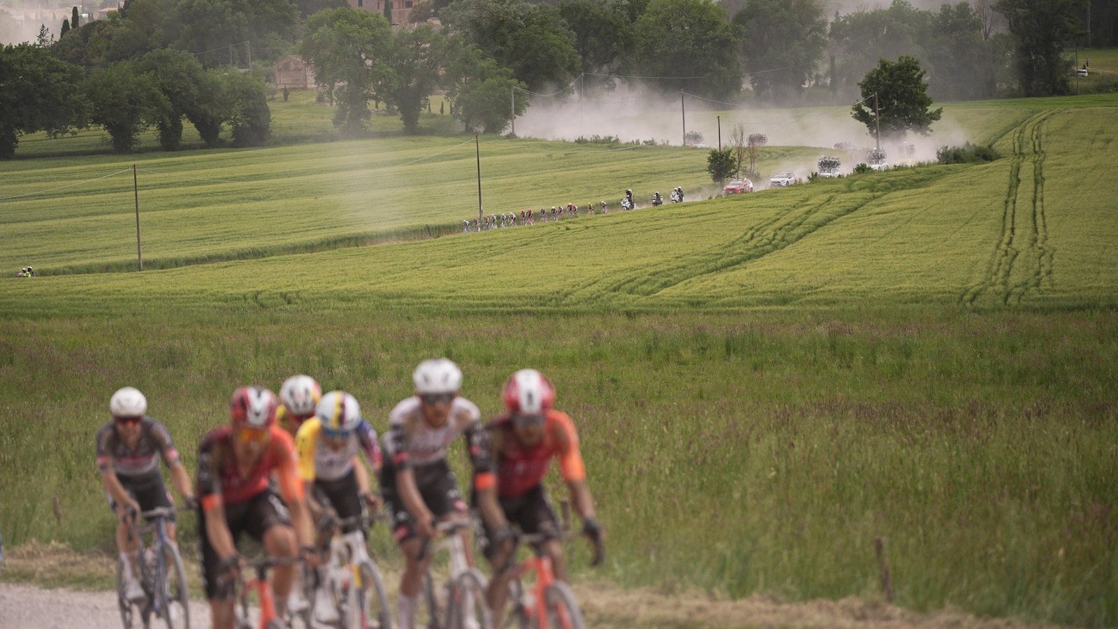 Del Toro becomes the first Mexican to lead Giro d'Italia, go aert wins the dusty scenario