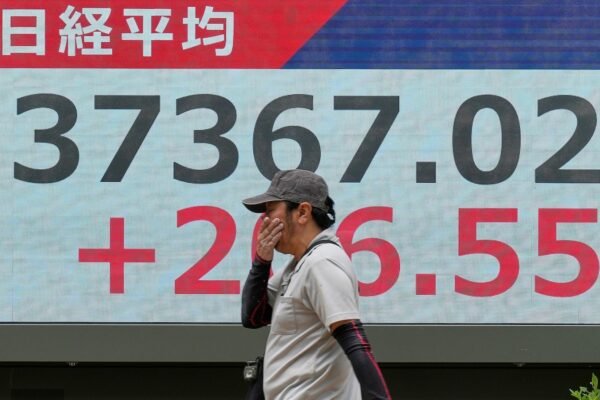 European actions win after Trump retreated planned 50% of tariffs in the EU