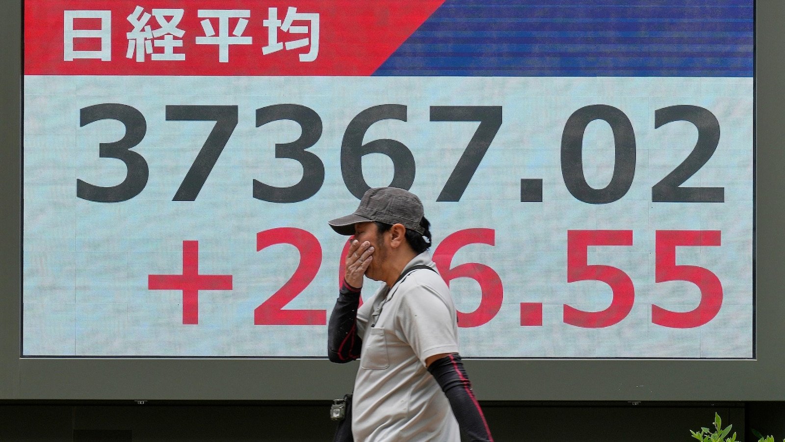 European actions win after Trump retreated planned 50% of tariffs in the EU