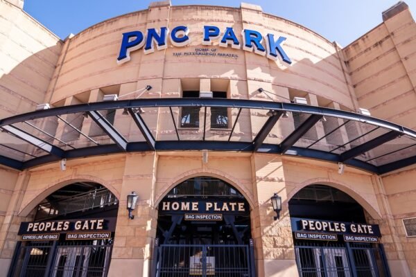 Fan in critical condition after the fall of the stands in the PNC Park of Pittsburgh