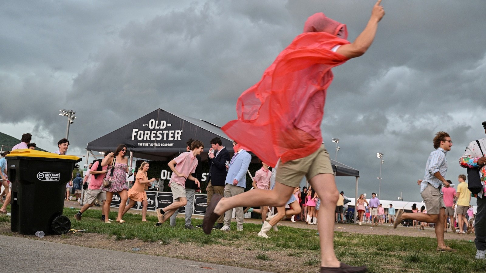 Filly Good Animio remains undefeated, gathering in the mud to win 151º Oaks of Kentucky in Churchill Downs