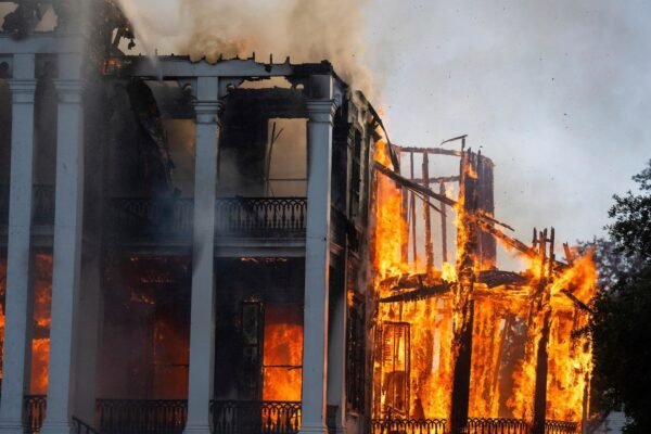 Fire destroys an expanding mansion in an old Louisian sugar plantation