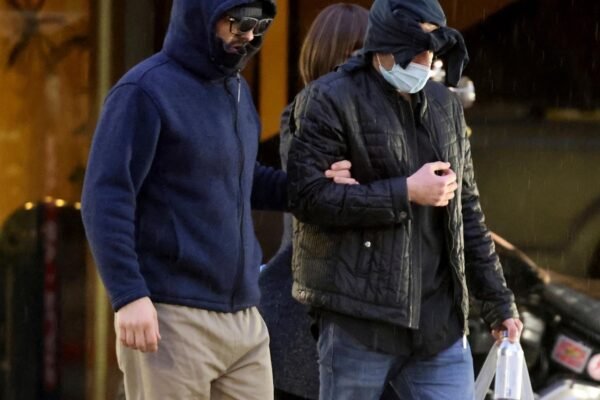 Former FBI informant who made a bribe history about Bidns will remain in prison, the judge's rules