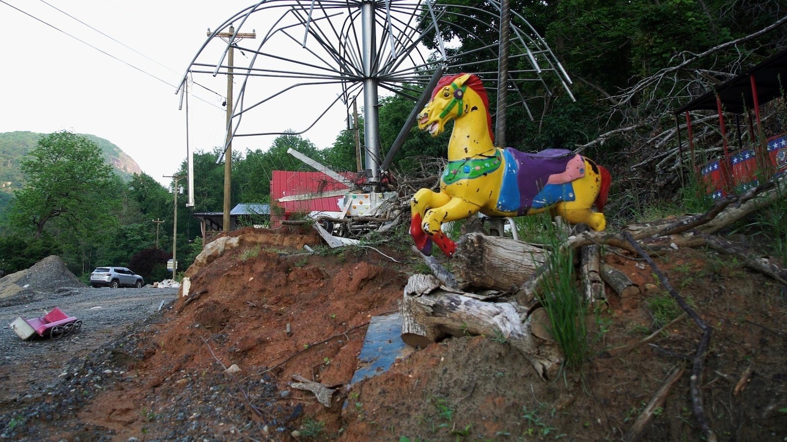 Hurricane Helene scars are slowly healing in this tourist city of the Apalaches