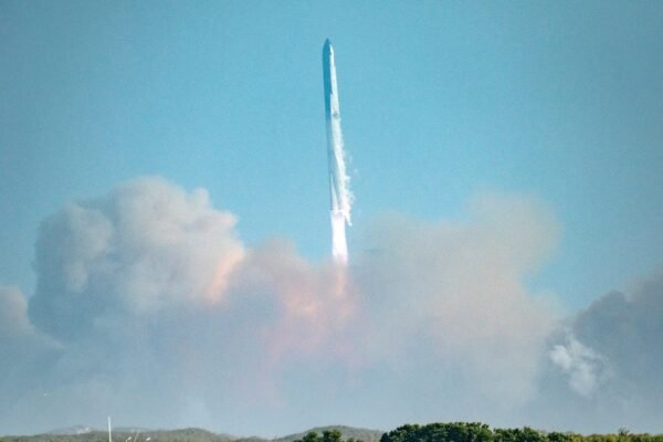 In the ninth flight test, Spacex Lanza Starship but does not complete the mission