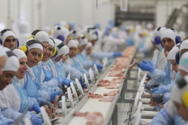 JBS of Brazil asks shareholders to overlook the opposition and approve a list of US shares.