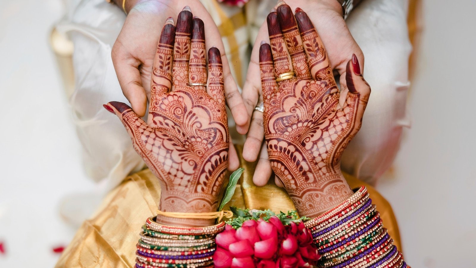 Late photographers. Hoste photographers. Here we show you how to make sure that wedding memories are made