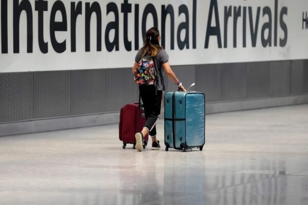 Less studies and work visas lead to half of net migration in the United Kingdom in 2024